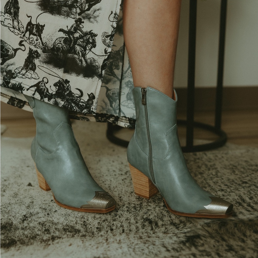 CCOCCI The Dakota Silver Tipped Ankle Booties